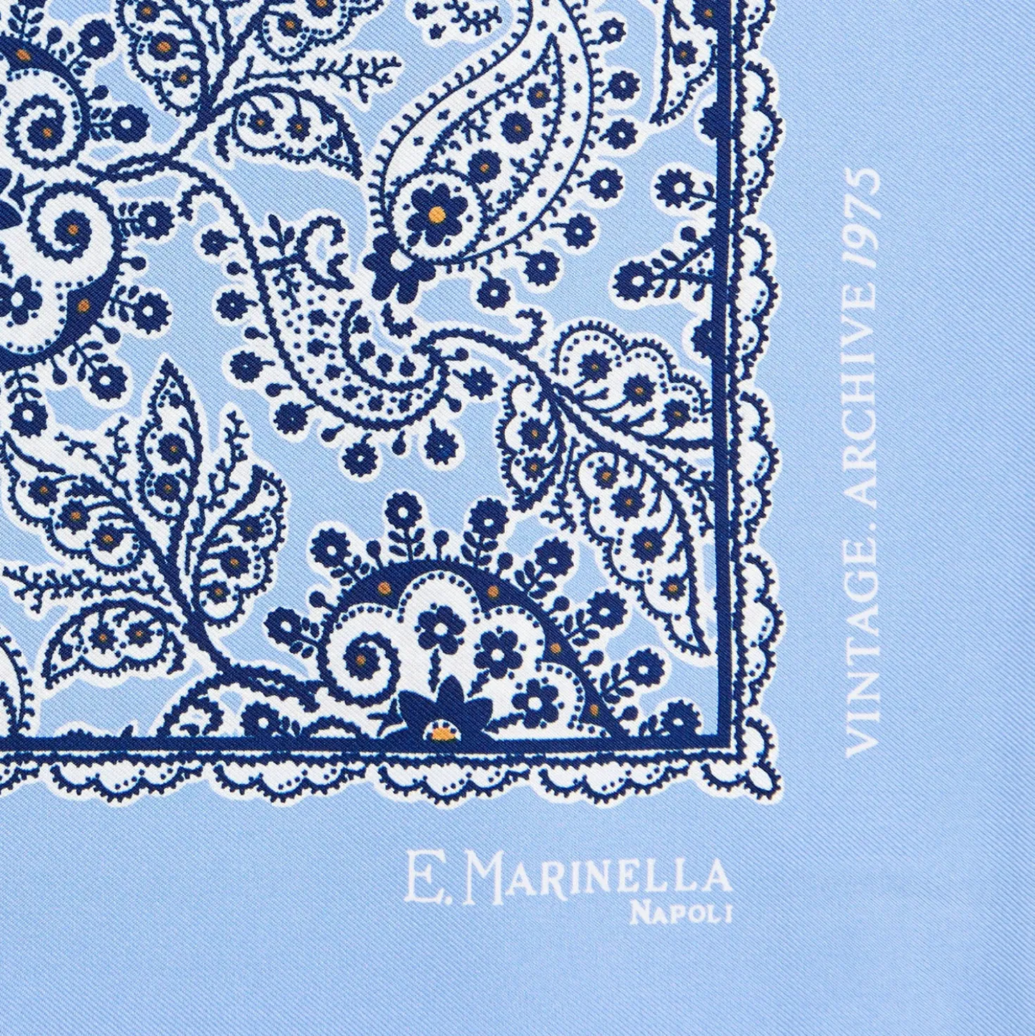 POCHETTE DA TASCHINO IN SETA STAMPATA A MANO AZZURRA Fantasia archivio 1975